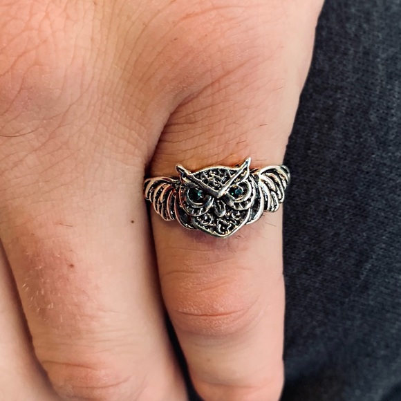 Owl Charm Retro Rustic Brushed Ring w/ Green CZ Eyes - Picture 2 of 5